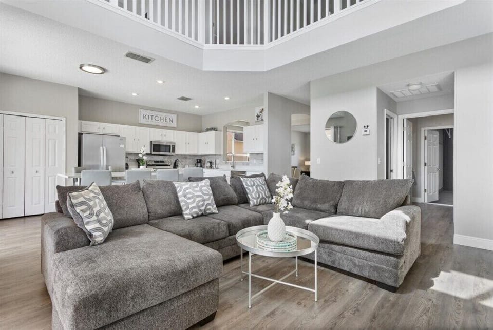 1270 Seasons Blvd (2).jpg