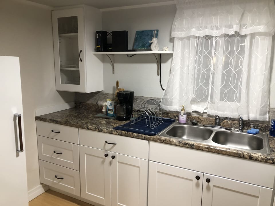 Full kitchen, with Range oven, Refrigerator, microwave, and coffee maker
