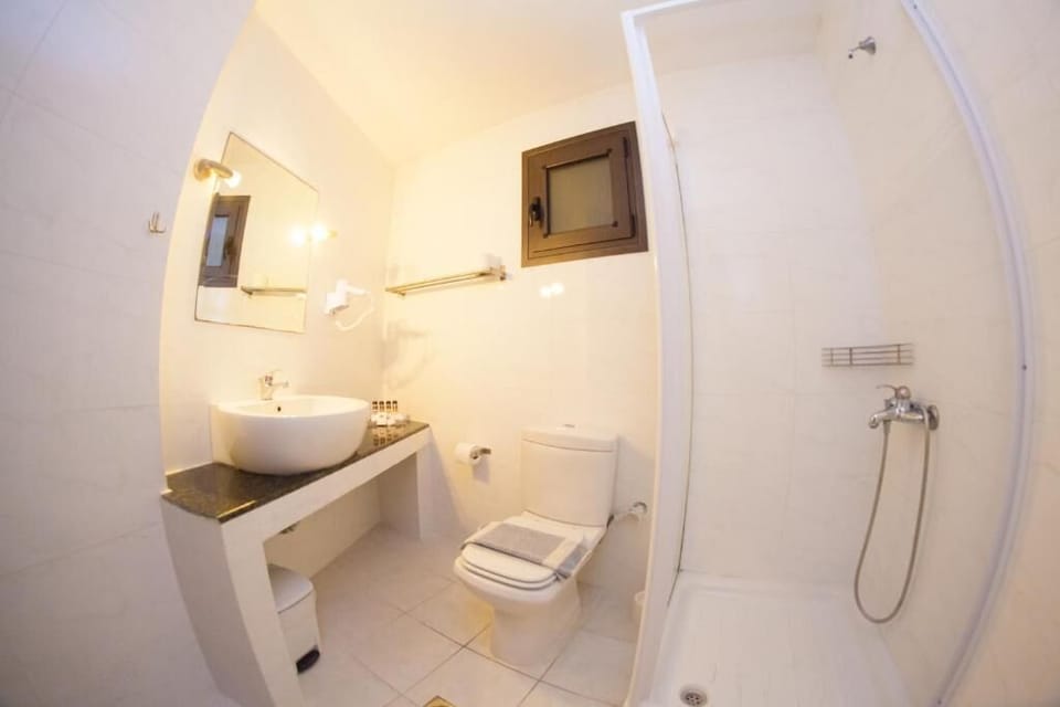 Maisonette | Bathroom | Shower, free toiletries, hair dryer, towels