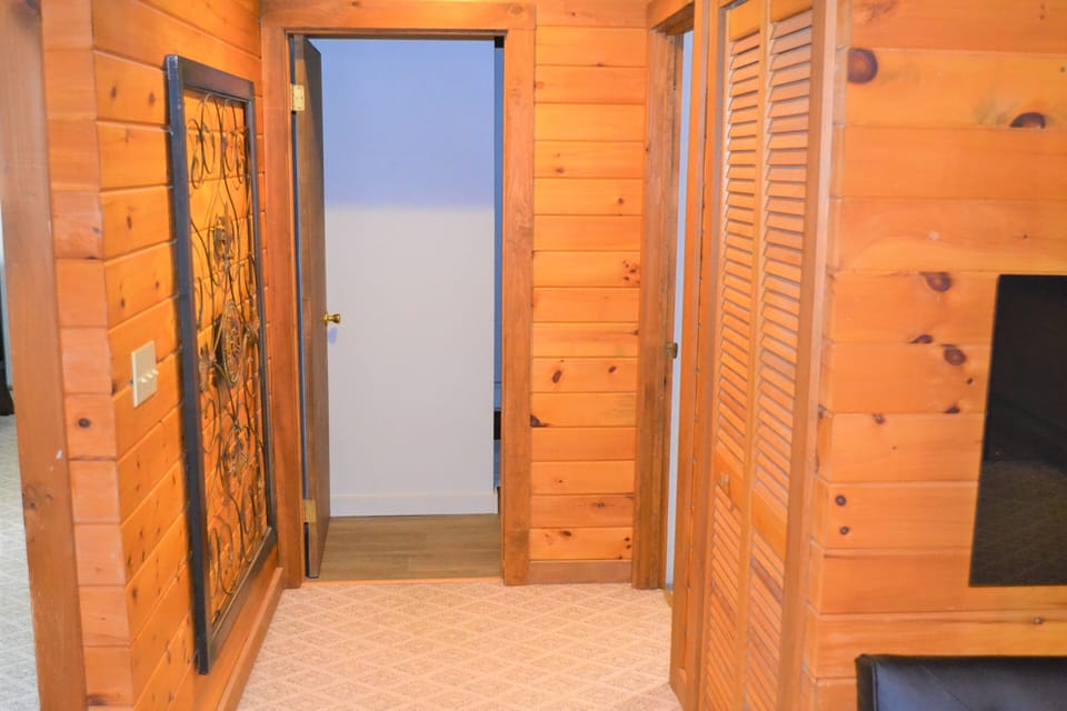 Downstairs hallway to bathroom & laundry room