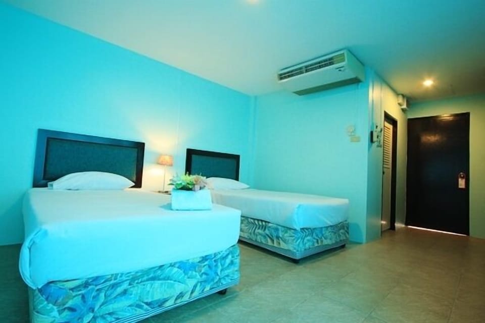Minibar, free WiFi