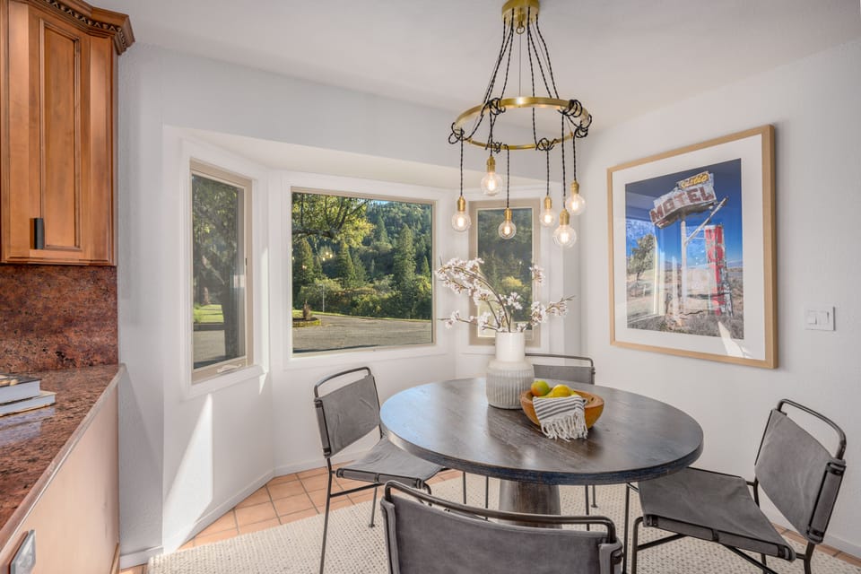 Dinette that is ideal for morning light breakfasts 