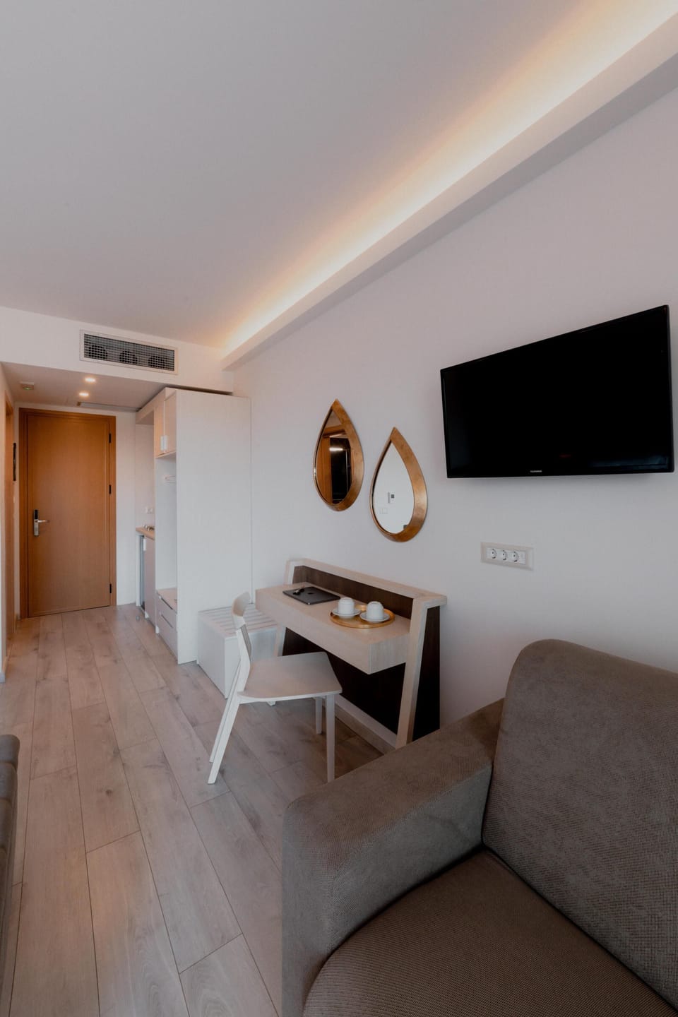 Deluxe Studio with Castle View | Living area | 32-inch flat-screen TV with satellite channels, TV