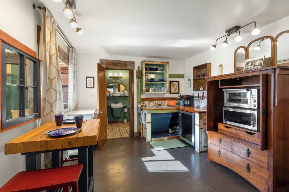 Studio apartment with efficient kitchen.