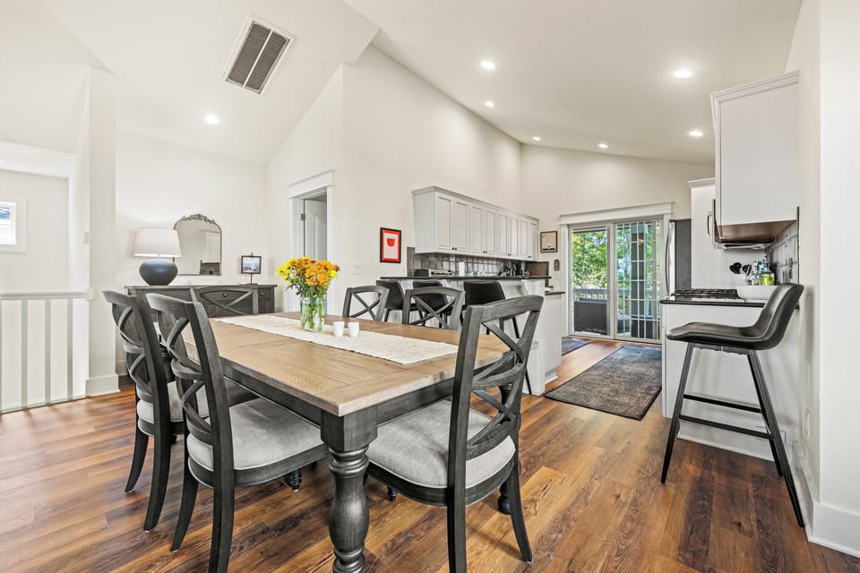 Dining Area - Top Level
