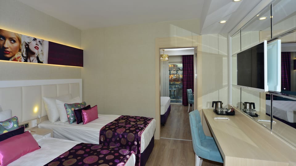 Family Quadruple Room | Desk, laptop workspace, soundproofing, free WiFi
