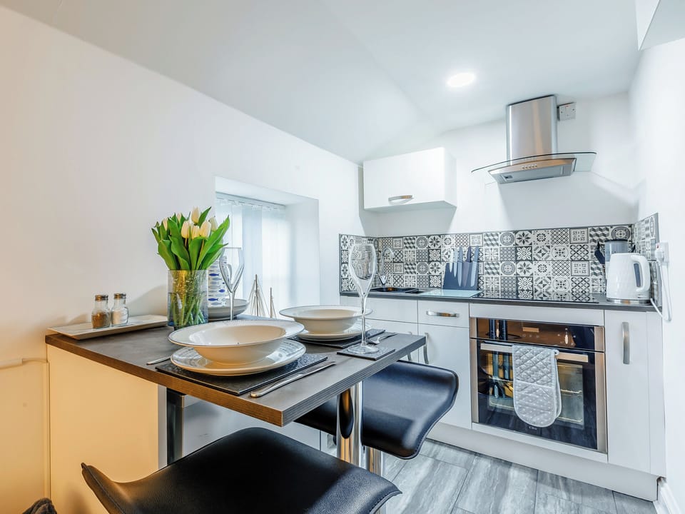 Kitchen/diner | Lake View - The Old Strawberry Barn Studios, Cheddar