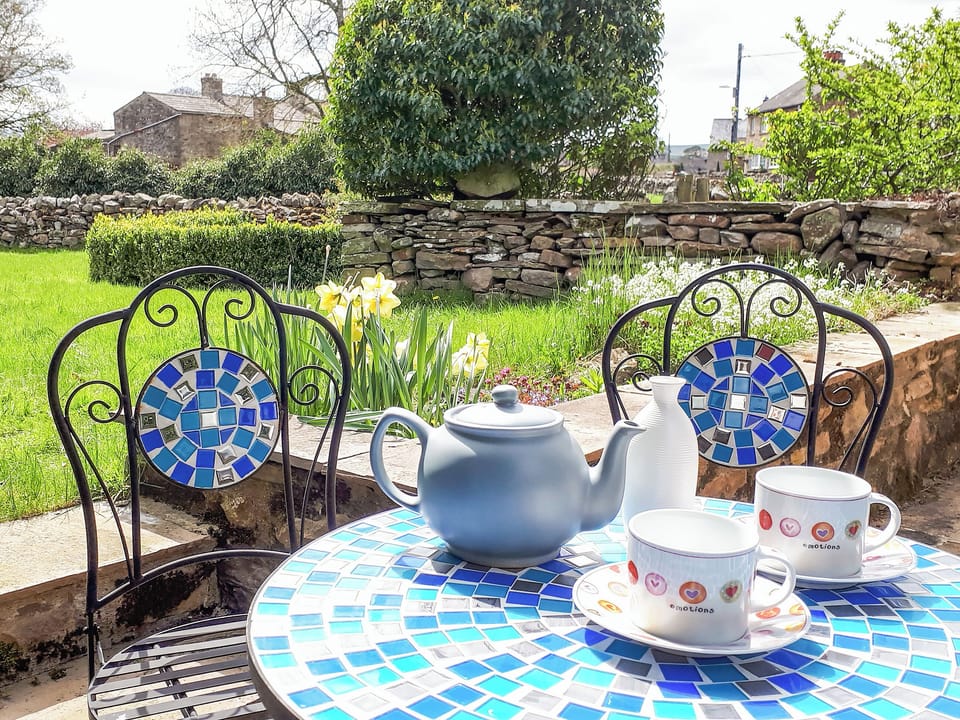 Sitting-out-area | Alpine Cottage, Carperby, Leyburn