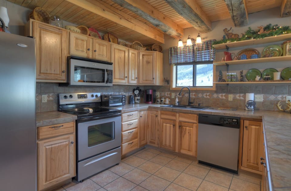 Fully stocked kitchen.