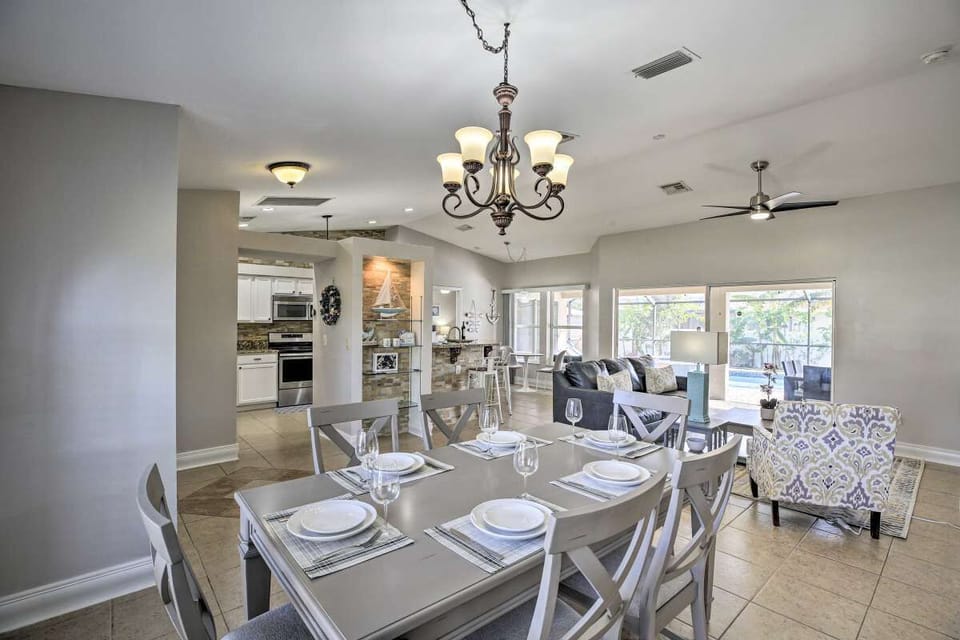 Open concept layout with kitchen, dinning room, living room and dinette.