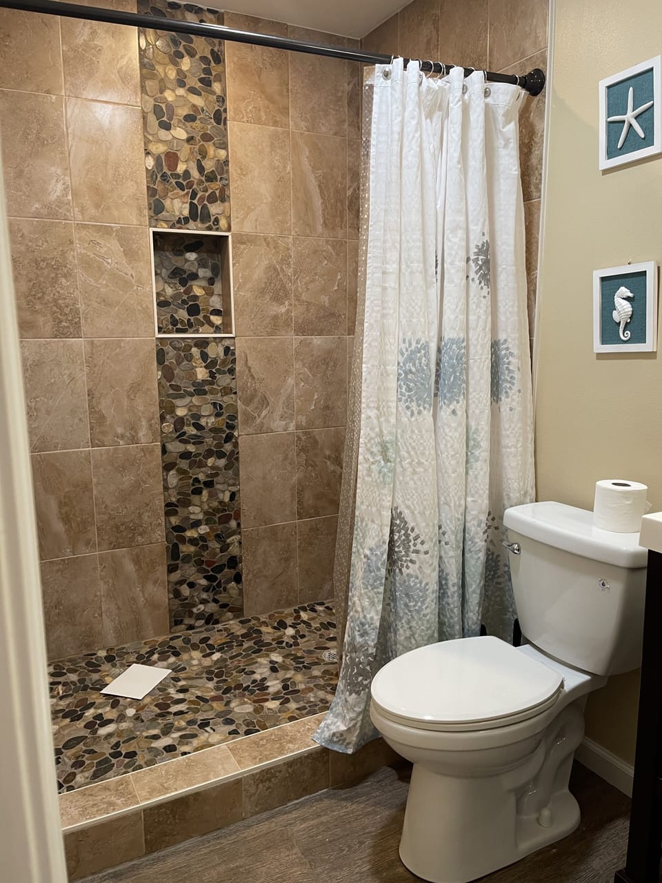 Downstairs private bathroom 