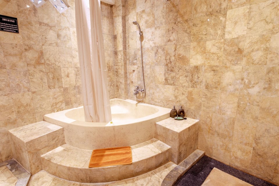 Superior Double or Twin Room | Bathroom | Free toiletries, bathrobes, slippers, bidet