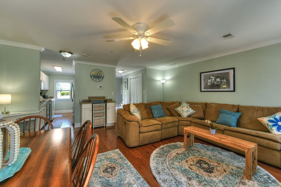 Living room/Dining area