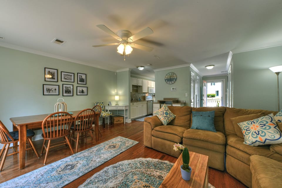 Living room/Dining area