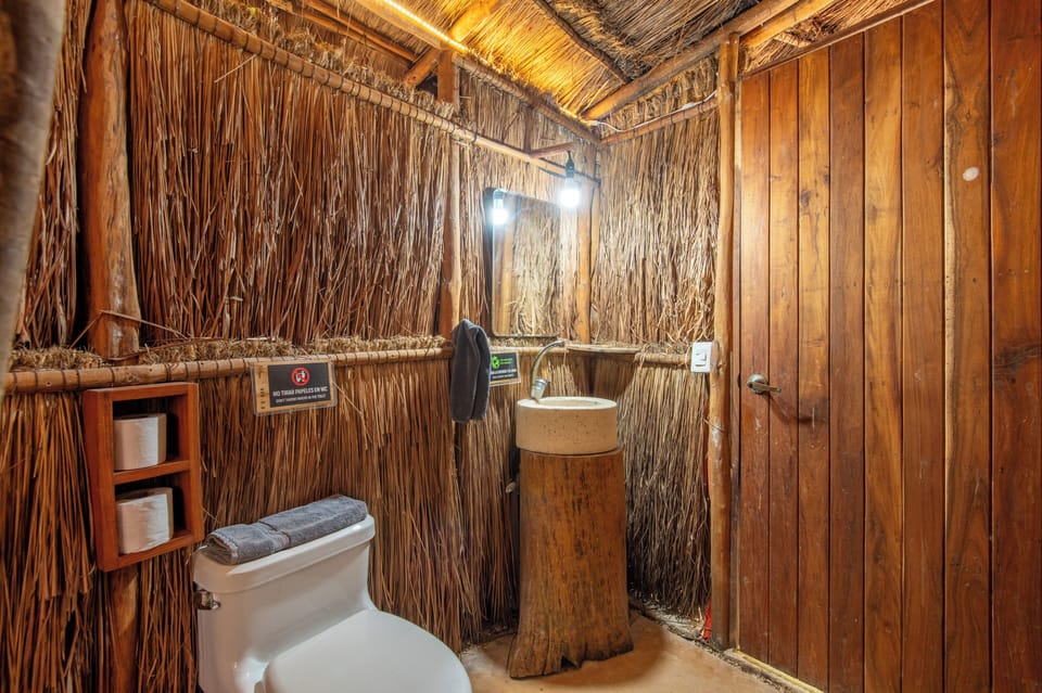 Standard Quadruple Room | Bathroom | Shower, towels, soap, shampoo