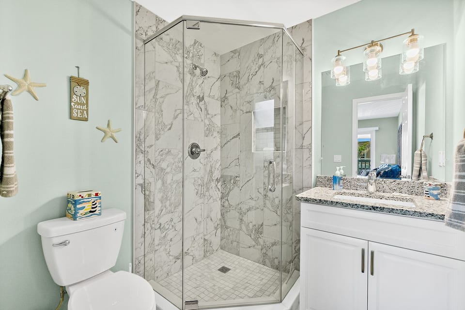 Beautifully Renovated En-Suite 