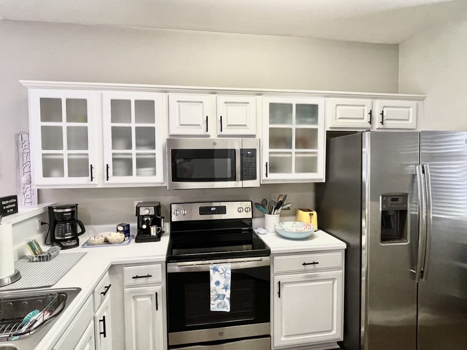 Fully equipped kitchen w/Brand New Appliances! 