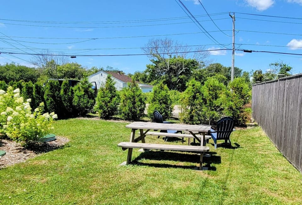 Picnic table and chairs in small private yard, just for Unit A.