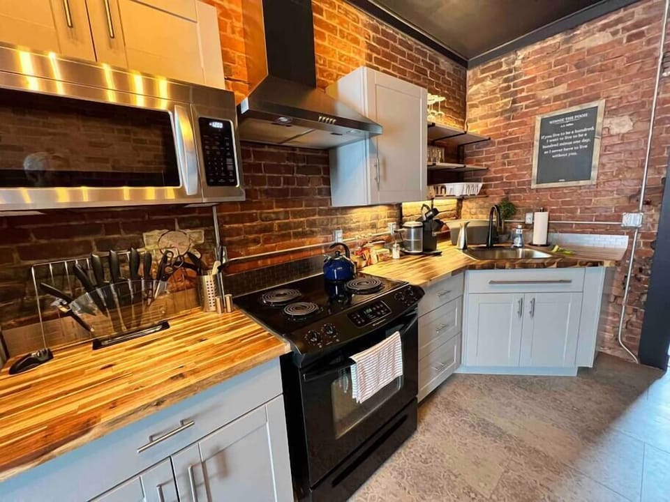 Fully-Stocked Kitchen