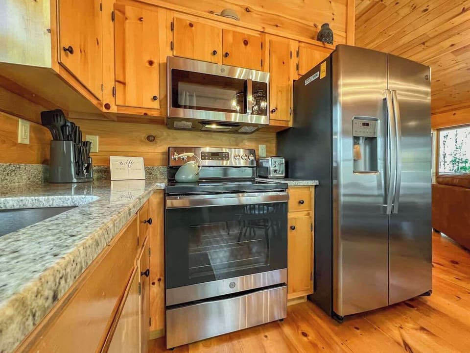 Fully stocked Kitchen to fix your favorite meals.