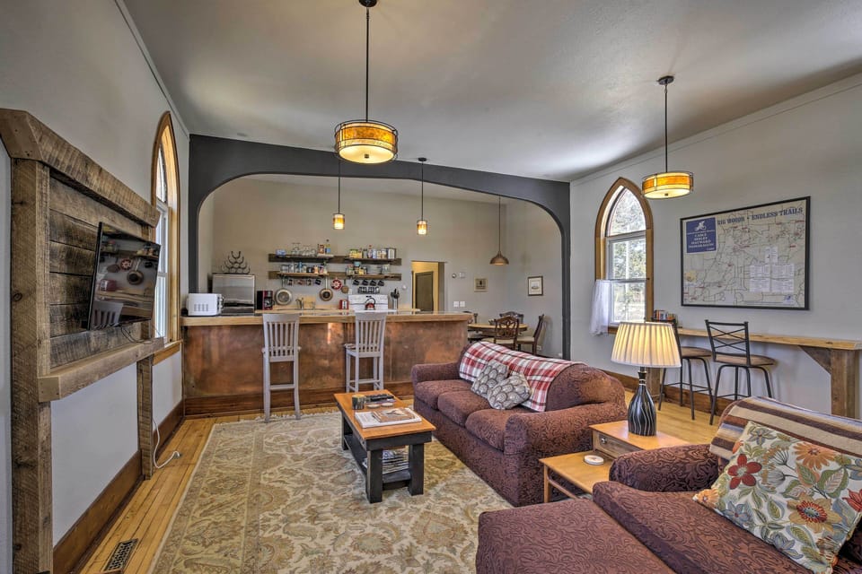 Living Room | Free WiFi | Pet Friendly w/ Fee