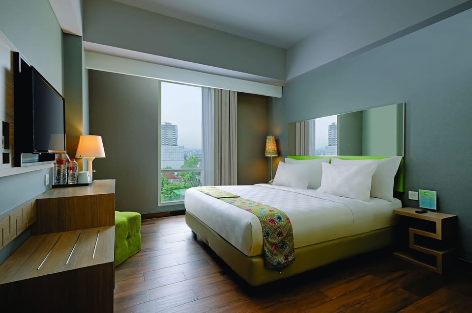 In-room safe, desk, soundproofing, free WiFi