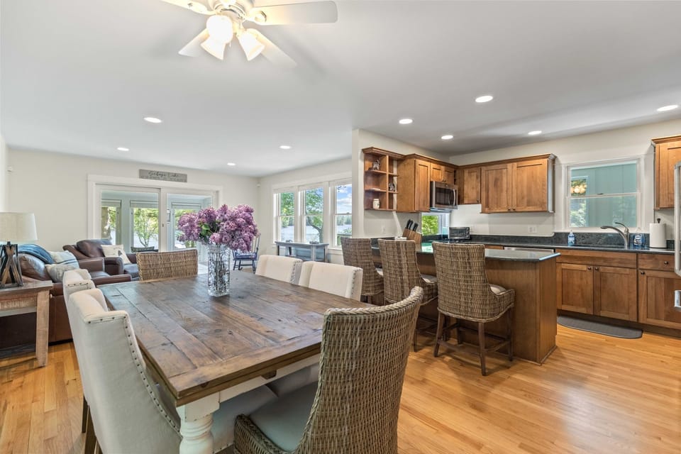 Open dining, kitchen and living room