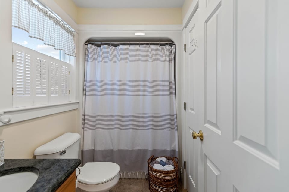 Main floor full bath