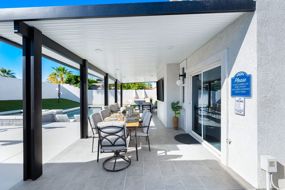 Outdoor dining