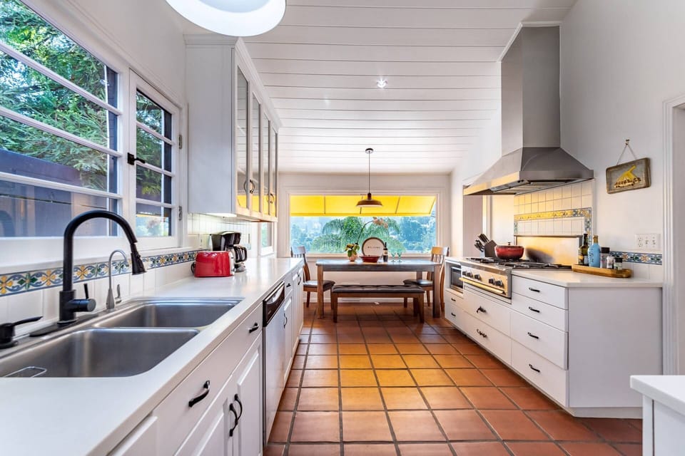 Chef's Modern Kitchen w a View