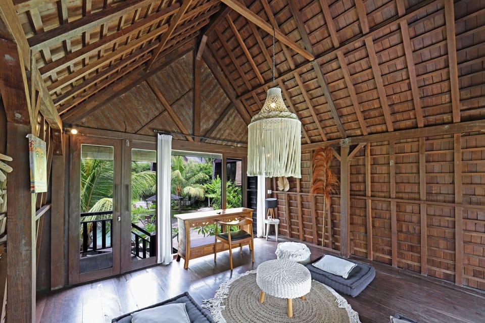 Deluxe Bungalow | Living area