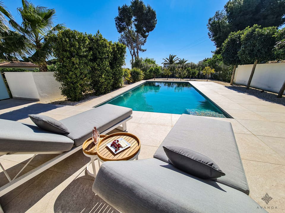 Beautiful Villa with swimming pool, terrace and garden, equipped with furniture to enjoy a pleasant stay.