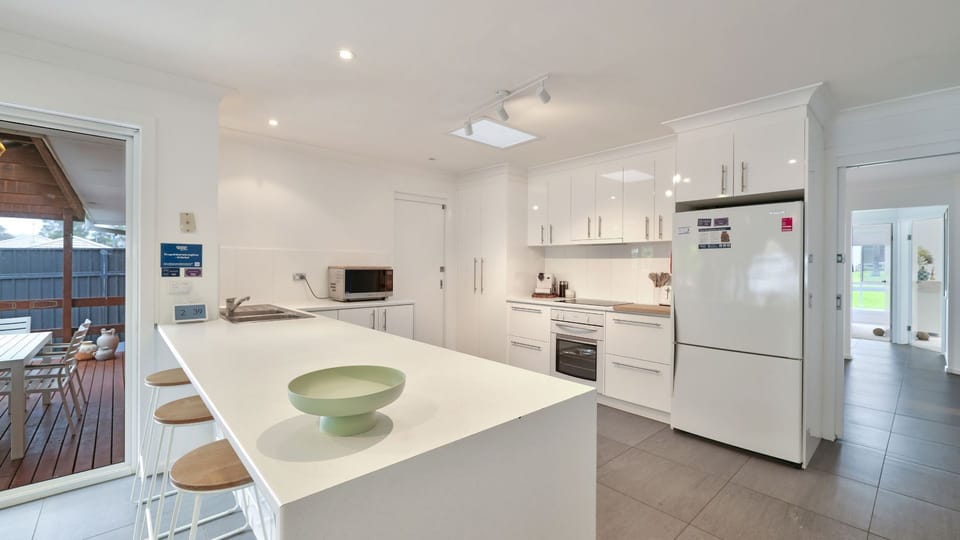 150 South | Kitchen | Microwave | Coffee machine | Outdoor deck