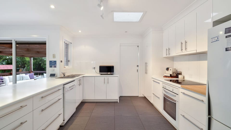 150 South | Kitchen | Coffee Machine | Microwave | Dishwasher