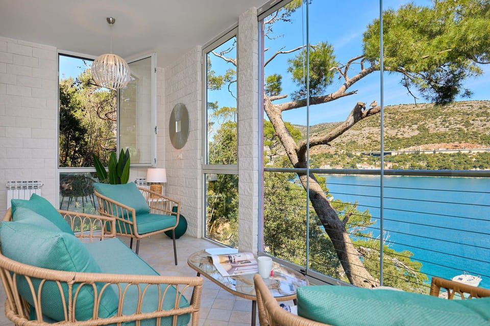 Apartment (3 Bedrooms) | Balcony