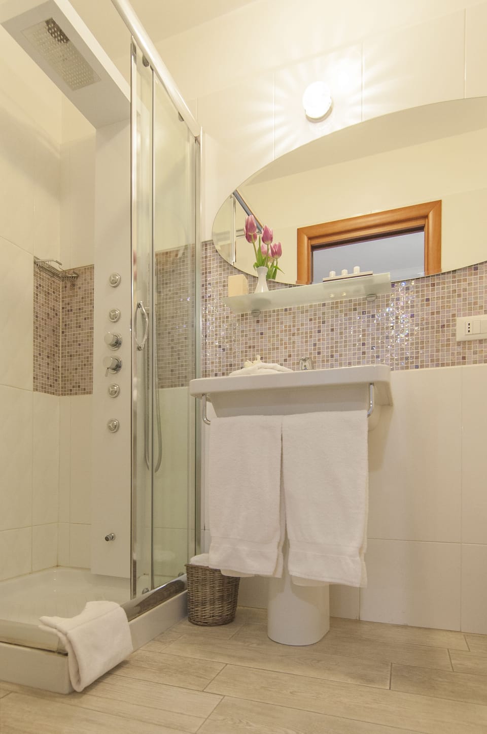Shower, free toiletries, hair dryer, bidet