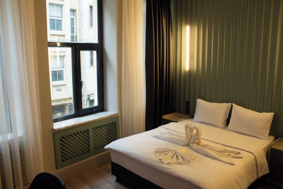 Deluxe Double Room | Egyptian cotton sheets, premium bedding, Tempur-Pedic beds, desk