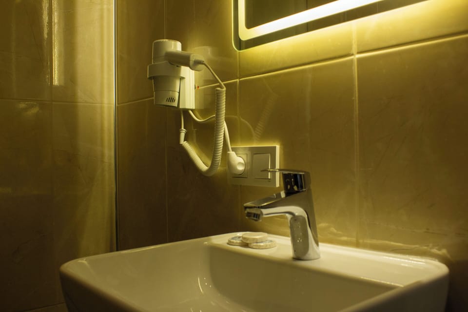 Shower, rainfall showerhead, designer toiletries, hair dryer