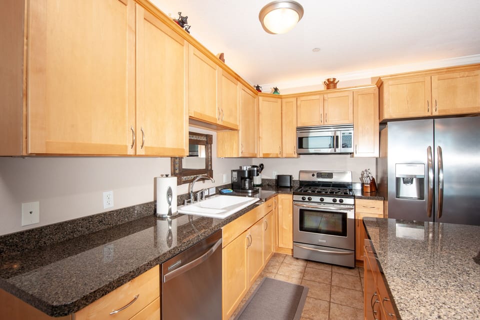 Full kitchen