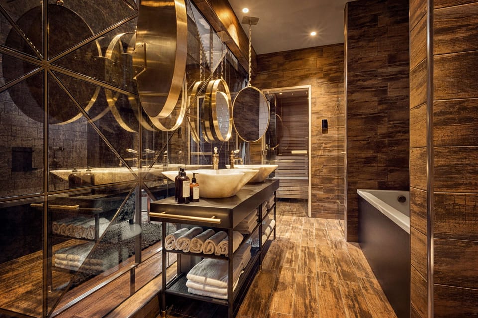 Suite, 1 King Bed, Non Smoking, Sauna | Bathroom | Hair dryer, towels, soap, shampoo