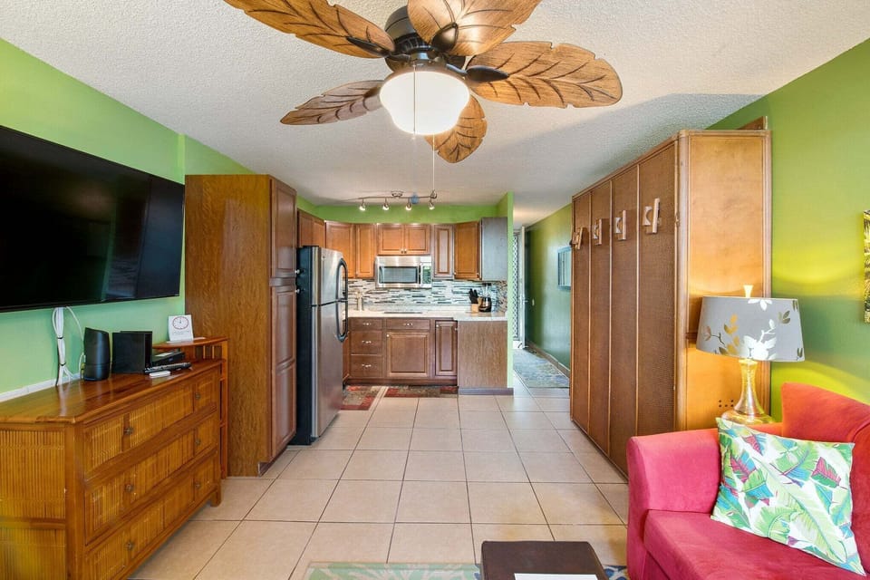 Studio | Living area | Smart TV