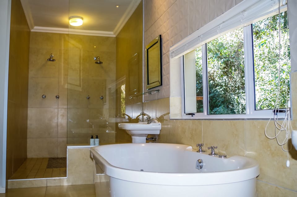 Honeymoon Room | Bathroom | Towels