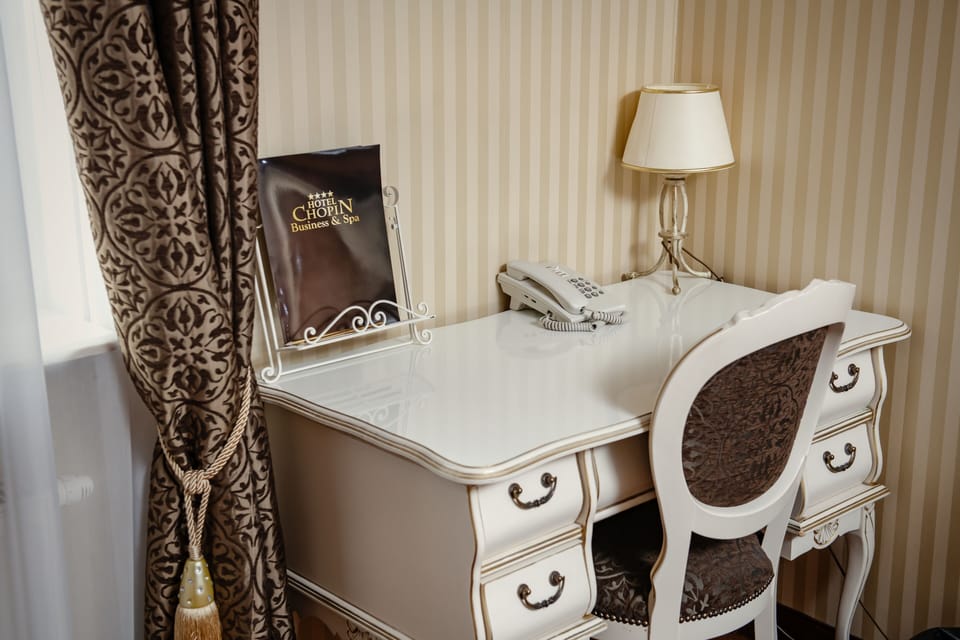 Exclusive Studio Suite | Hypo-allergenic bedding, desk, soundproofing, WiFi