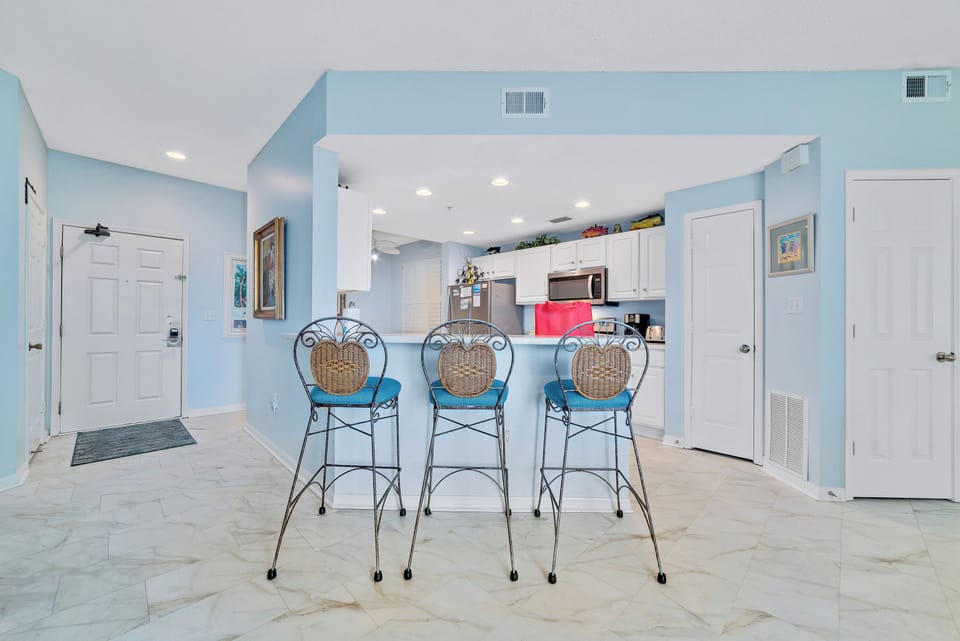 Breakfast bar and kitchen