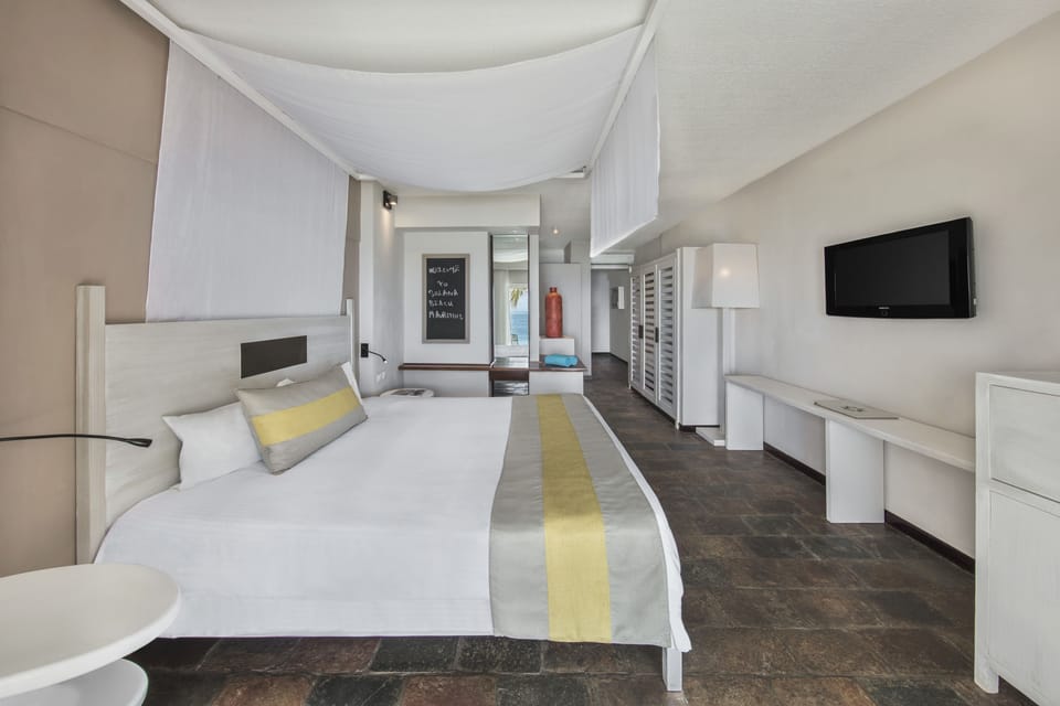 Deluxe Room, Sea View (Adults Only) | Minibar, in-room safe, WiFi (free), bed sheets