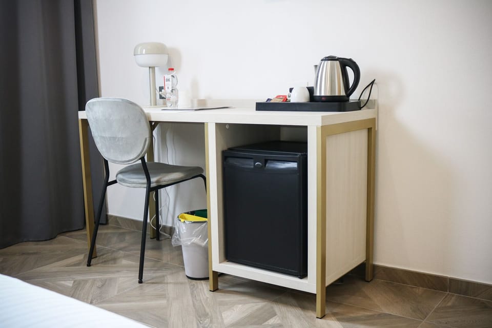 Standard Double Room | Desk, WiFi (free), bed sheets
