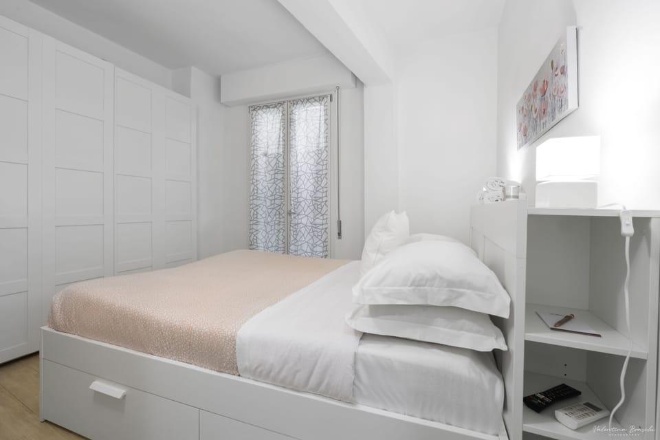 City Apartment, 1 Bedroom | 1 bedroom, iron/ironing board, WiFi (free), bed sheets