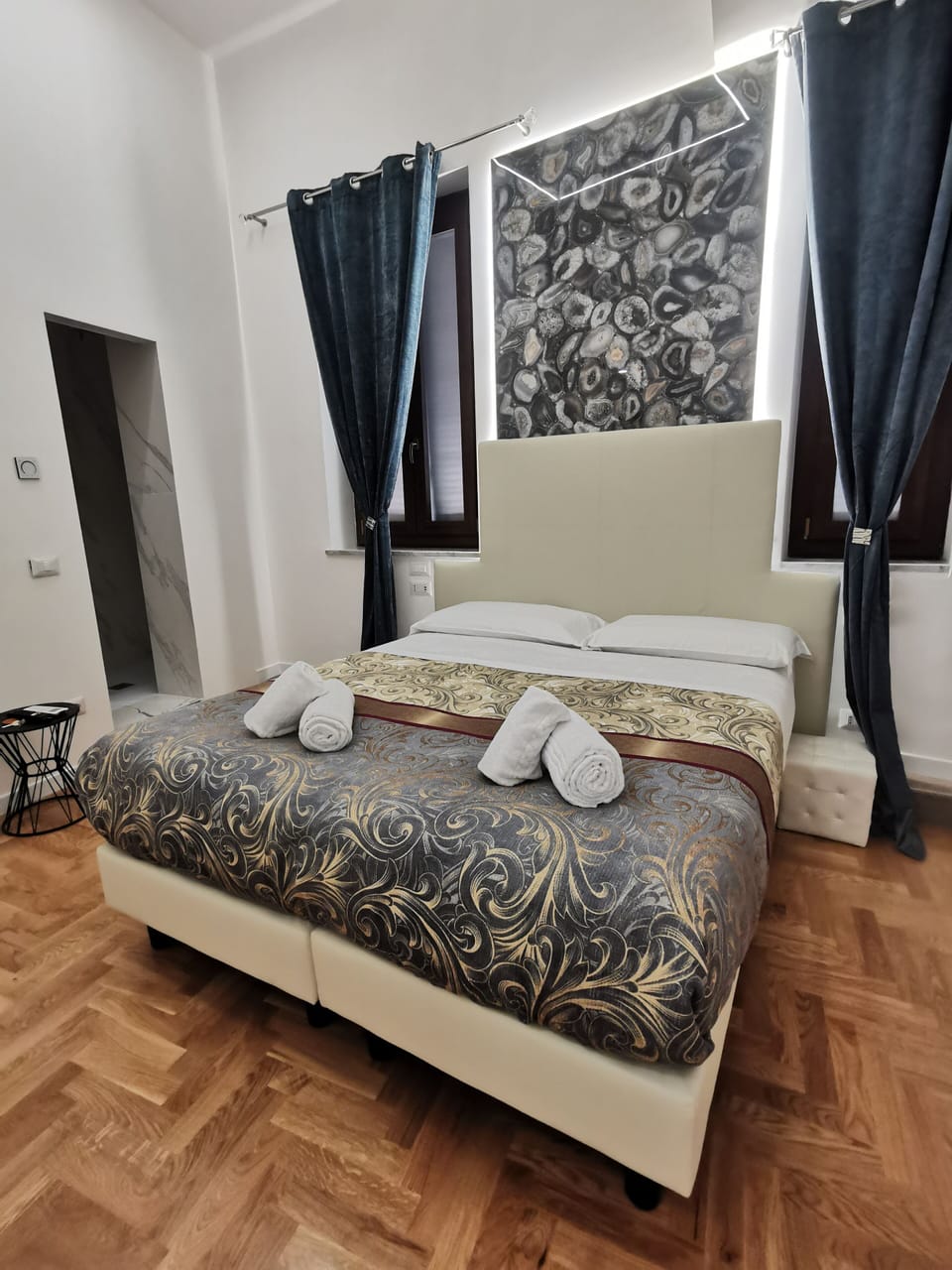 Luxury Double Room | Minibar, in-room safe, desk, laptop workspace