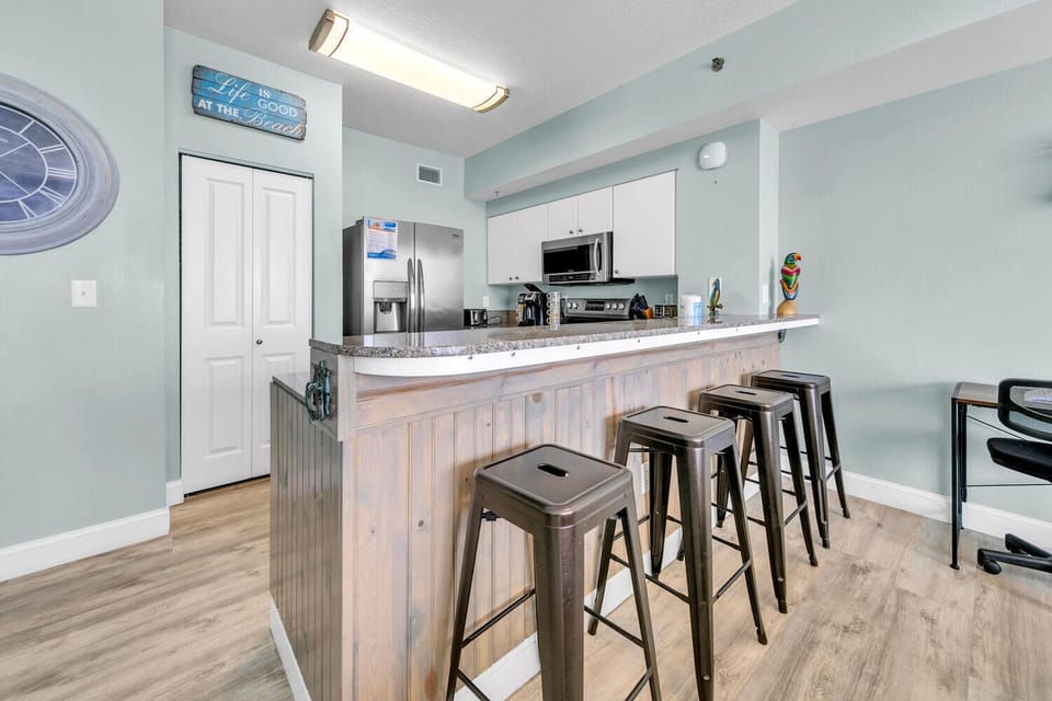 Eat-in bar seating