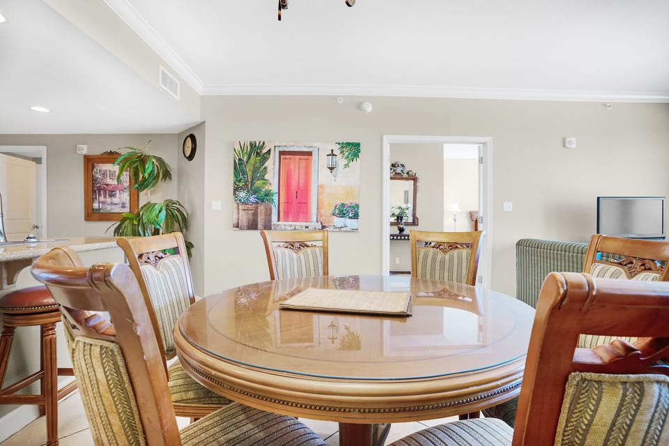 Dining table seats 5
